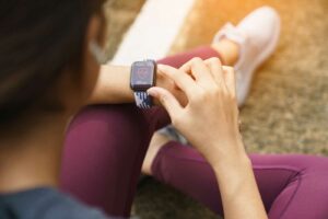 Apple watch ekg, på en kvindes håndled