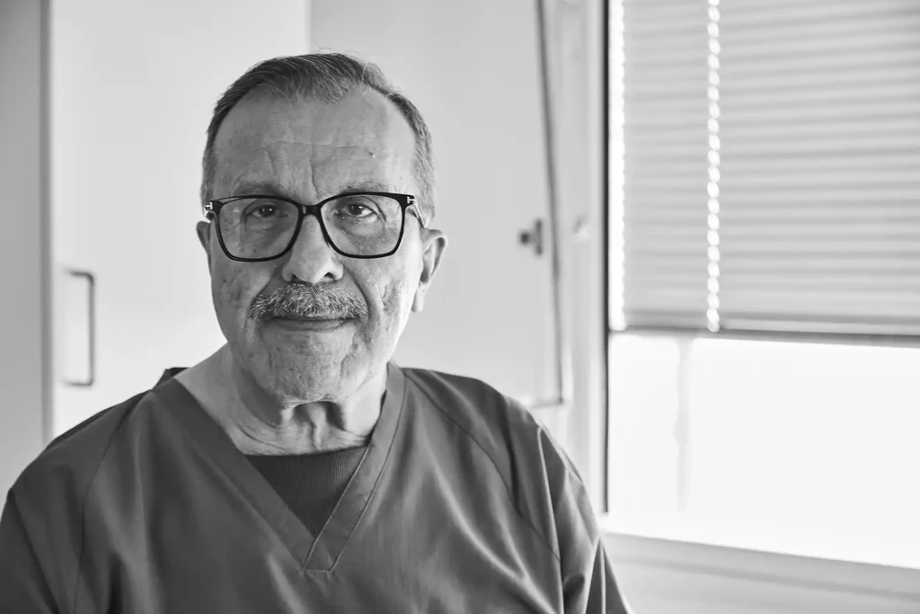Emad hassou er speciallæge i fodkirurgi hos privathospitalet danmark