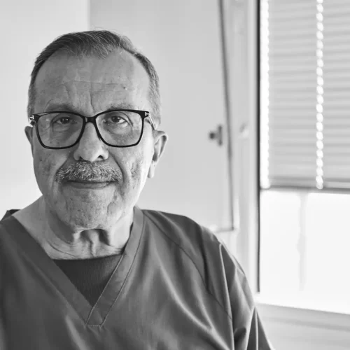 Emad Hassou er speciallæge i fodkirurgi hos PrivatHospitalet Danmark